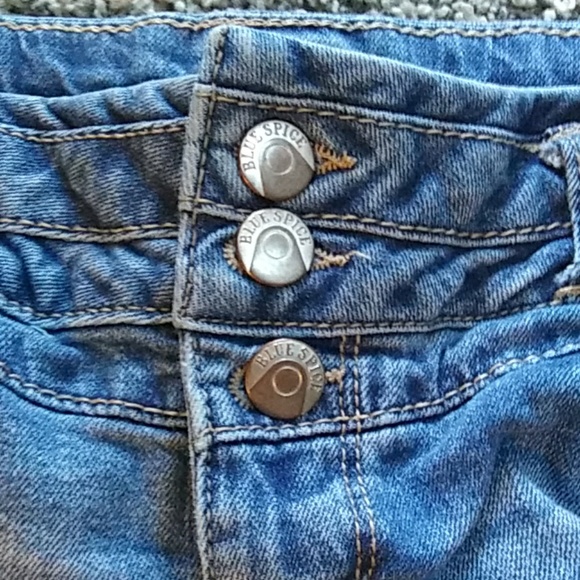 Jean Shorts - Picture 3 of 4